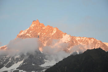 На фоне Aiguille du Midi (3842 m)